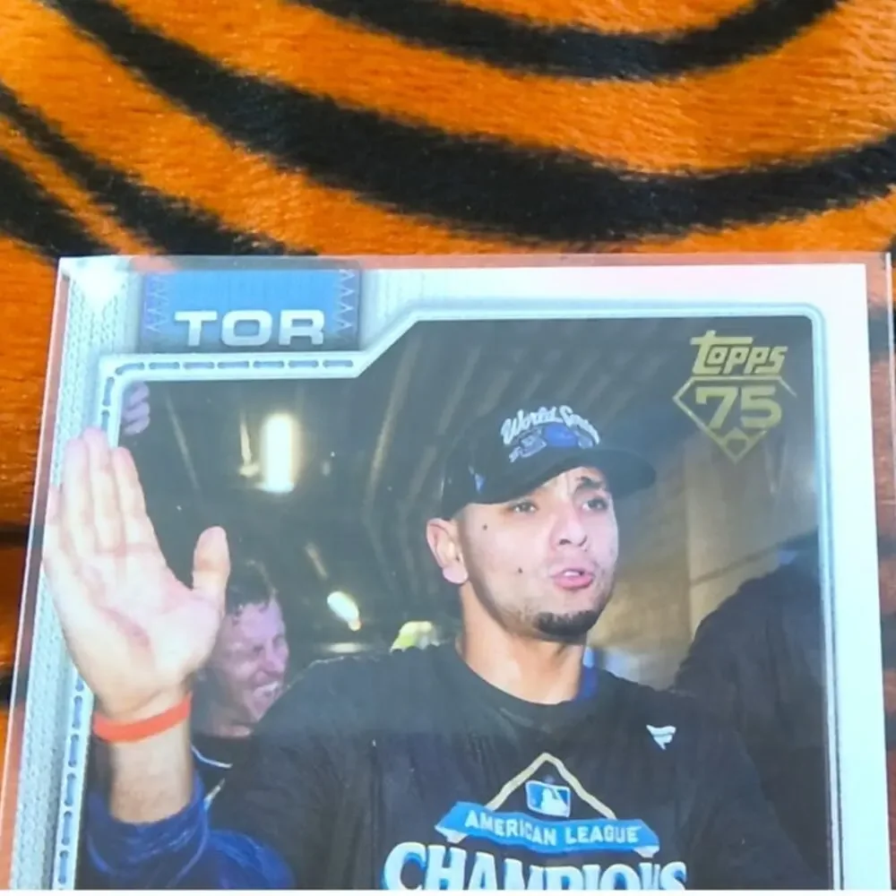 Topps 2026 Baseball Series 2 #588 Andres Gimenez Golden Mirror Variation MLB - Picture 4 of 4